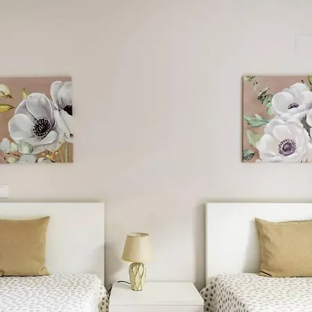 Luxury Poolside View Apartment Funchal (Madeira)