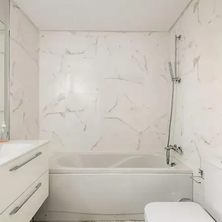 Apartment Luxury Poolside View Funchal (Madeira)