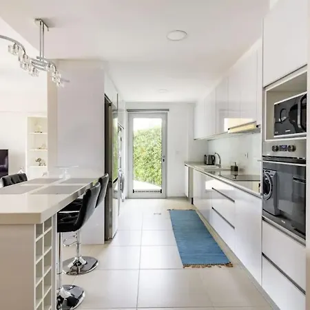 Luxury Poolside View Funchal (Madeira)