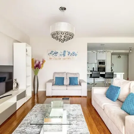 Luxury Poolside View * Funchal (Madeira)