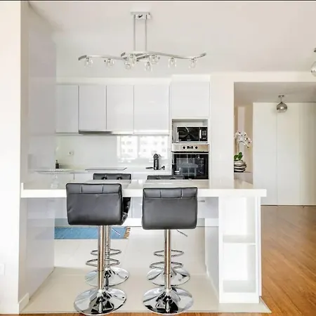 Apartment Luxury Poolside View