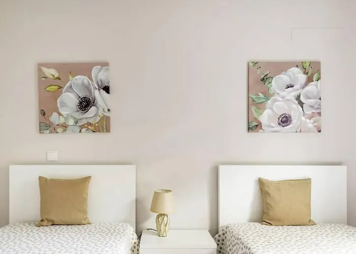 Luxury Poolside View Apartment Funchal (Madeira)