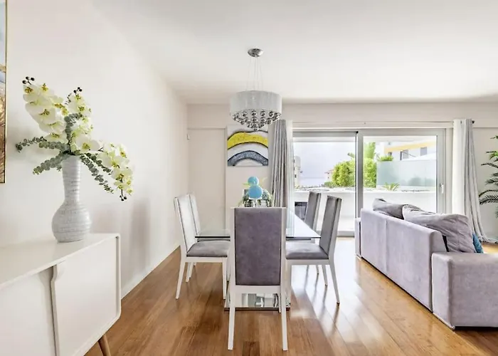 Luxury Poolside View Funchal (Madeira)