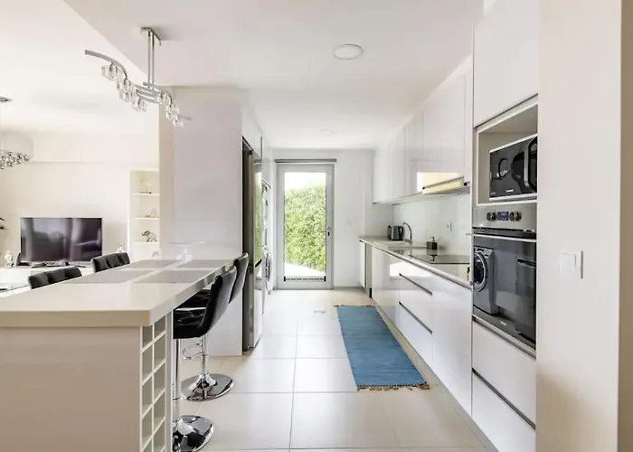 Luxury Poolside View Funchal (Madeira)