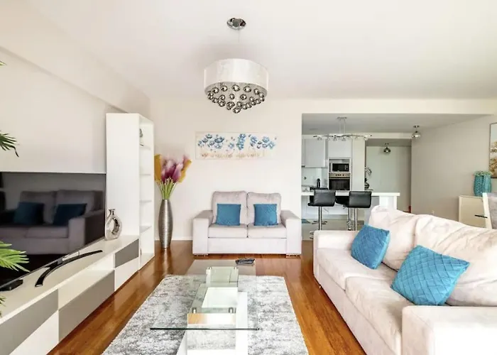 Luxury Poolside View * Funchal (Madeira)