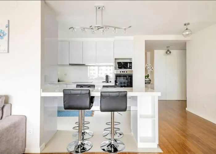 Apartment Luxury Poolside View